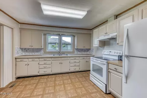 Kitchen - 945 N Elm Avenue Erwin Tn 37650, Erwin, TN 37650 photo 1 of 4