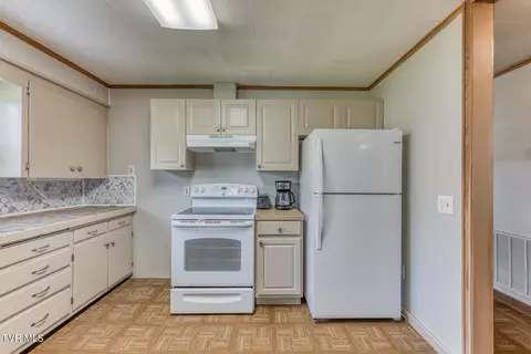 Kitchen - 945 N Elm Avenue Erwin Tn 37650, Erwin, TN 37650 photo 3 of 4