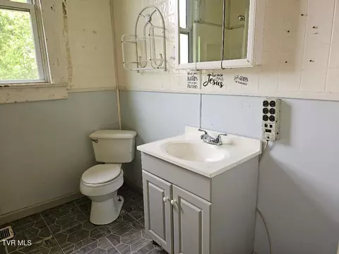 Bath - 2104 Exeter Road Appalachia Va 24216, Appalachia, VA 24216 photo 1 of 2