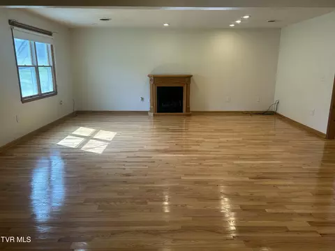 Living - 131 SW Beverly Avenue Wise Va 24293, Wise, VA 24293 photo 2 of 9