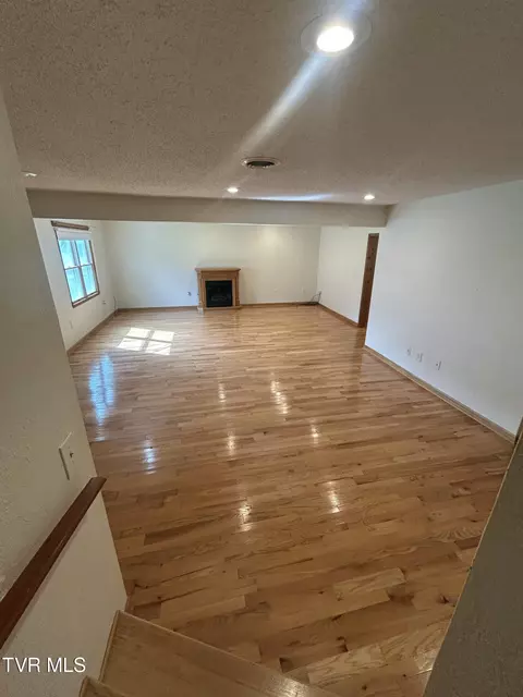 Living - 131 SW Beverly Avenue Wise Va 24293, Wise, VA 24293 photo 4 of 9