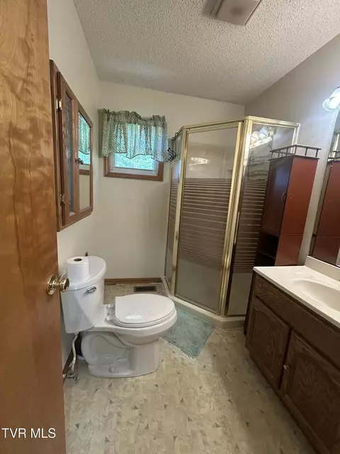 Bath - 131 SW Beverly Avenue Wise Va 24293, Wise, VA 24293 photo 2 of 3