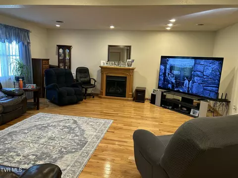 Living - 131 SW Beverly Avenue Wise Va 24293, Wise, VA 24293 photo 6 of 7