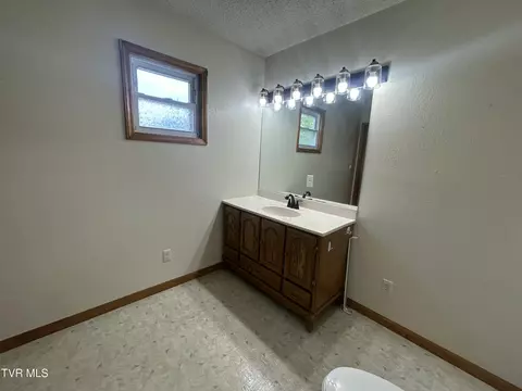 Bath - 131 SW Beverly Avenue Wise Va 24293, Wise, VA 24293 photo 3 of 3