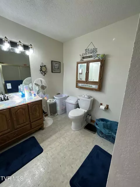 Bath - 131 SW Beverly Avenue Wise Va 24293, Wise, VA 24293 photo 2 of 3