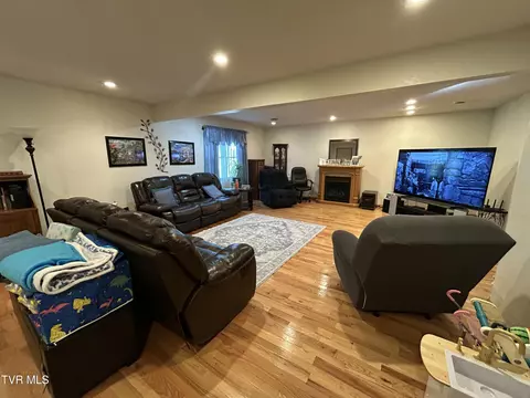 Living - 131 SW Beverly Avenue Wise Va 24293, Wise, VA 24293 photo 4 of 7