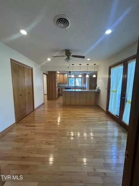 Dining - 131 SW Beverly Avenue Wise Va 24293, Wise, VA 24293 photo 2 of 2