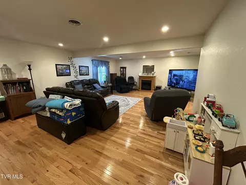 Living - 131 SW Beverly Avenue Wise Va 24293, Wise, VA 24293 photo 3 of 7