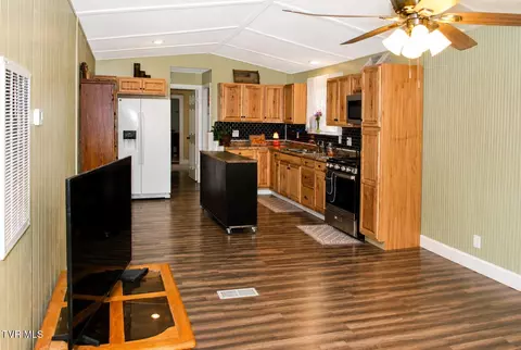 Kitchen - 225 Shaw Road Chuckey Tn 37641, Chuckey, TN 37641 photo 2 of 2