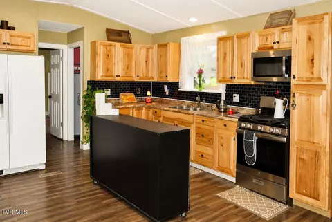 Kitchen - 225 Shaw Road Chuckey Tn 37641, Chuckey, TN 37641 photo 1 of 2