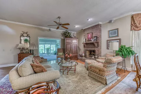 Living - 255 Willmary Road Piney Flats Tn 37686, Piney Flats, TN 37686 photo 4 of 9