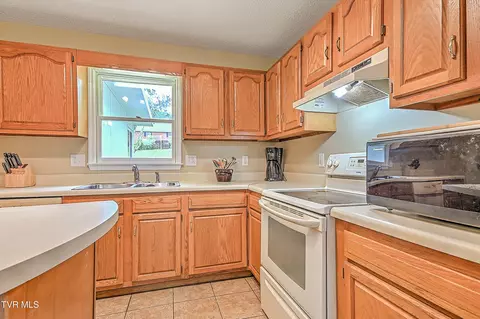 Kitchen - 936 Diane Avenue Erwin Tn 37650, Erwin, TN 37650 photo 4 of 4