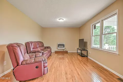 Living - 936 Diane Avenue Erwin Tn 37650, Erwin, TN 37650 photo 1 of 2