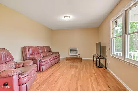Living - 936 Diane Avenue Erwin Tn 37650, Erwin, TN 37650 photo 2 of 2