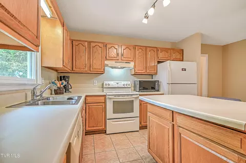 Kitchen - 936 Diane Avenue Erwin Tn 37650, Erwin, TN 37650 photo 3 of 4