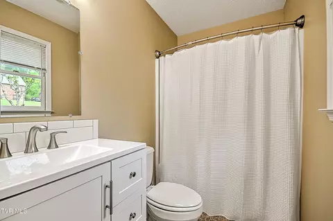 Bath - 936 Diane Avenue Erwin Tn 37650, Erwin, TN 37650 photo 2 of 2