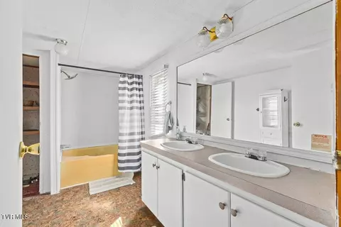 Bath - 116 Edney Lane Erwin Tn 37650, Erwin, TN 37650 photo 1 of 2