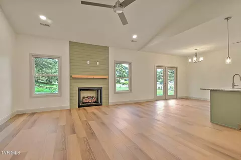 Living - 116 Emerald Drive Greeneville Tn 37745, Greeneville, TN 37745 photo 2 of 5