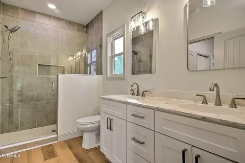 Bath - 116 Emerald Drive Greeneville Tn 37745, Greeneville, TN 37745 photo 3 of 3