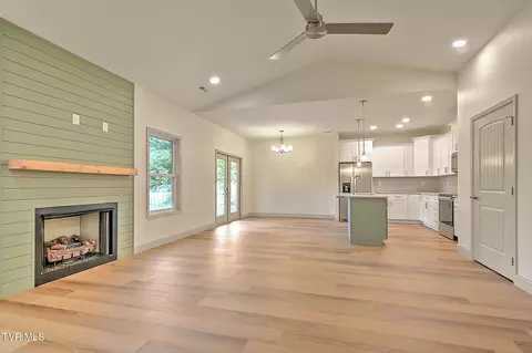 Living - 116 Emerald Drive Greeneville Tn 37745, Greeneville, TN 37745 photo 3 of 5