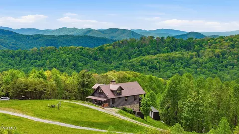 308 Walnut Mountain Farm Loop Hampton Tn 37658, Hampton, TN 37658