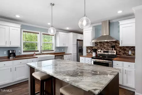 Kitchen - 490 Roaming Drive Chuckey Tn 37641, Chuckey, TN 37641 photo 2 of 4