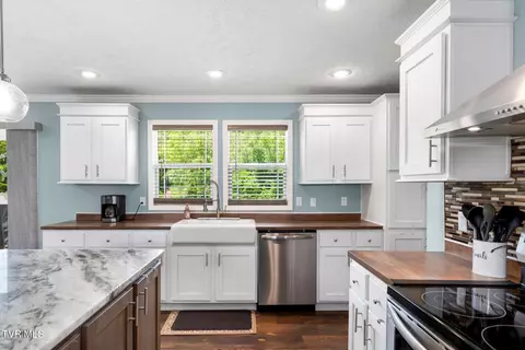 Kitchen - 490 Roaming Drive Chuckey Tn 37641, Chuckey, TN 37641 photo 3 of 4
