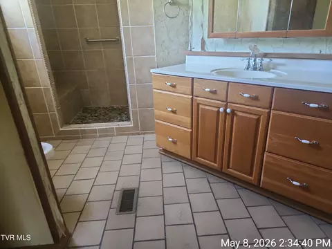 Bath - 7523 Dc Caney Ridge Road Coeburn Va 24230, Coeburn, VA 24230 photo 1 of 1
