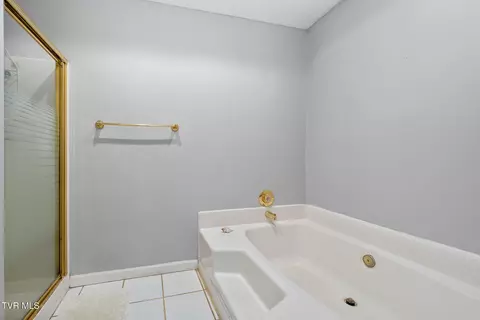 Bath - 2 Gatewood Drive Gray Tn 37615, Gray, TN 37615 photo 2 of 3