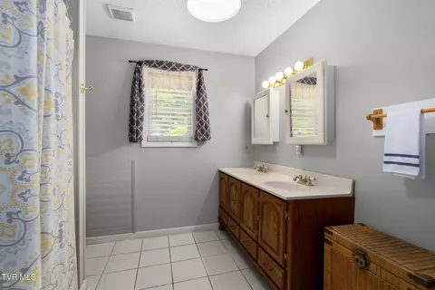 Bath - 2 Gatewood Drive Gray Tn 37615, Gray, TN 37615 photo 3 of 3