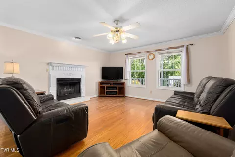 Living - 2 Gatewood Drive Gray Tn 37615, Gray, TN 37615 photo 3 of 3