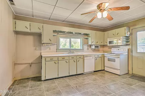 Kitchen - 35 Sipes Lane Mohawk Tn 37810, Mohawk, TN 37810 photo 3 of 4