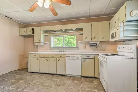 Kitchen - 35 Sipes Lane Mohawk Tn 37810, Mohawk, TN 37810 photo 1 of 4