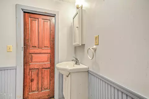 Bath - 35 Sipes Lane Mohawk Tn 37810, Mohawk, TN 37810 photo 1 of 3