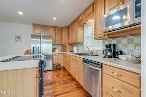 Kitchen - 123 Mashburn Lane Erwin Tn 37650, Erwin, TN 37650 photo 3 of 4