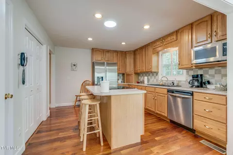 Kitchen - 123 Mashburn Lane Erwin Tn 37650, Erwin, TN 37650 photo 2 of 4