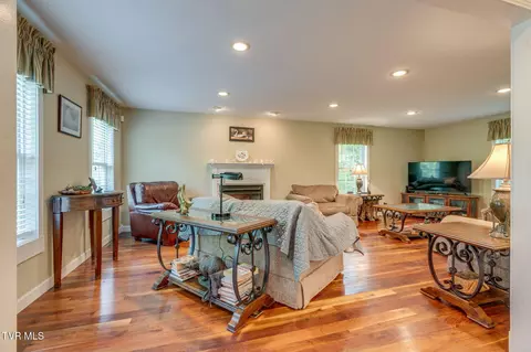 Living - 123 Mashburn Lane Erwin Tn 37650, Erwin, TN 37650 photo 1 of 3