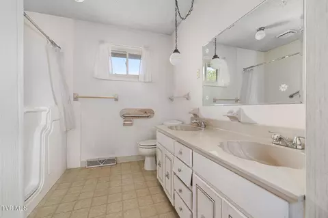 Bath - 320 Mountain View Street Erwin Tn 37650, Erwin, TN 37650 photo 1 of 3