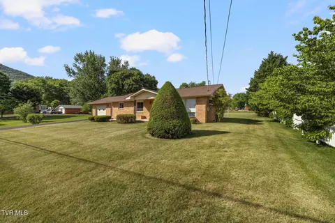 Exterior - 320 Mountain View Street Erwin Tn 37650, Erwin, TN 37650 photo 4 of 12