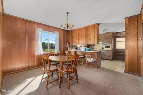 Dining - 320 Mountain View Street Erwin Tn 37650, Erwin, TN 37650 photo 1 of 3