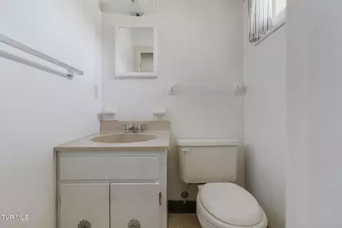 Bath - 320 Mountain View Street Erwin Tn 37650, Erwin, TN 37650 photo 3 of 3