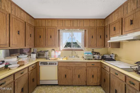 Kitchen - 320 Mountain View Street Erwin Tn 37650, Erwin, TN 37650 photo 2 of 4