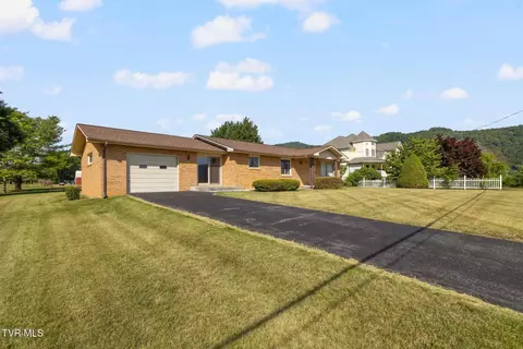 Exterior - 320 Mountain View Street Erwin Tn 37650, Erwin, TN 37650 photo 1 of 12