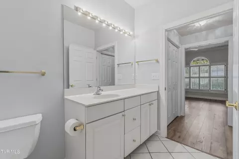 Bath - 1842 Cottage Drive 17 Greeneville Tn 37745, Greeneville, TN 37745 photo 1 of 7
