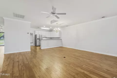 Living - 1842 Cottage Drive 17 Greeneville Tn 37745, Greeneville, TN 37745 photo 3 of 4