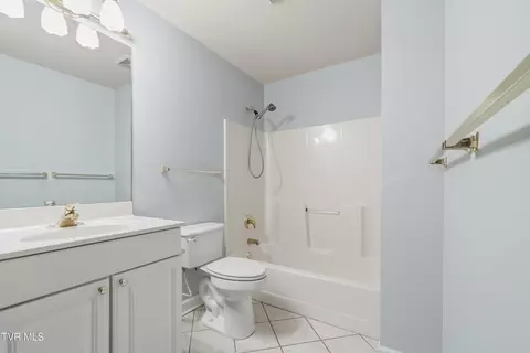 Bath - 1842 Cottage Drive 17 Greeneville Tn 37745, Greeneville, TN 37745 photo 4 of 7