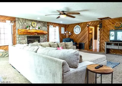 Living - 4946 Pole Bridge Road Wise Va 24293, Wise, VA 24293 photo 4 of 8