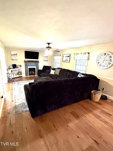 Living - 4946 Pole Bridge Road Wise Va 24293, Wise, VA 24293 photo 8 of 8