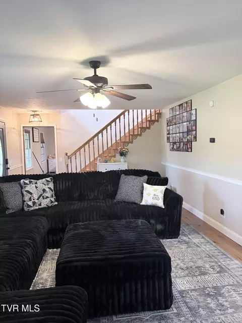 Living - 4946 Pole Bridge Road Wise Va 24293, Wise, VA 24293 photo 5 of 8