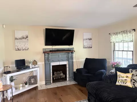 Living - 4946 Pole Bridge Road Wise Va 24293, Wise, VA 24293 photo 6 of 8